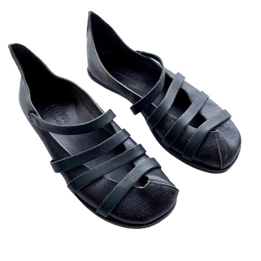 Cydwoq "Jail" Flats